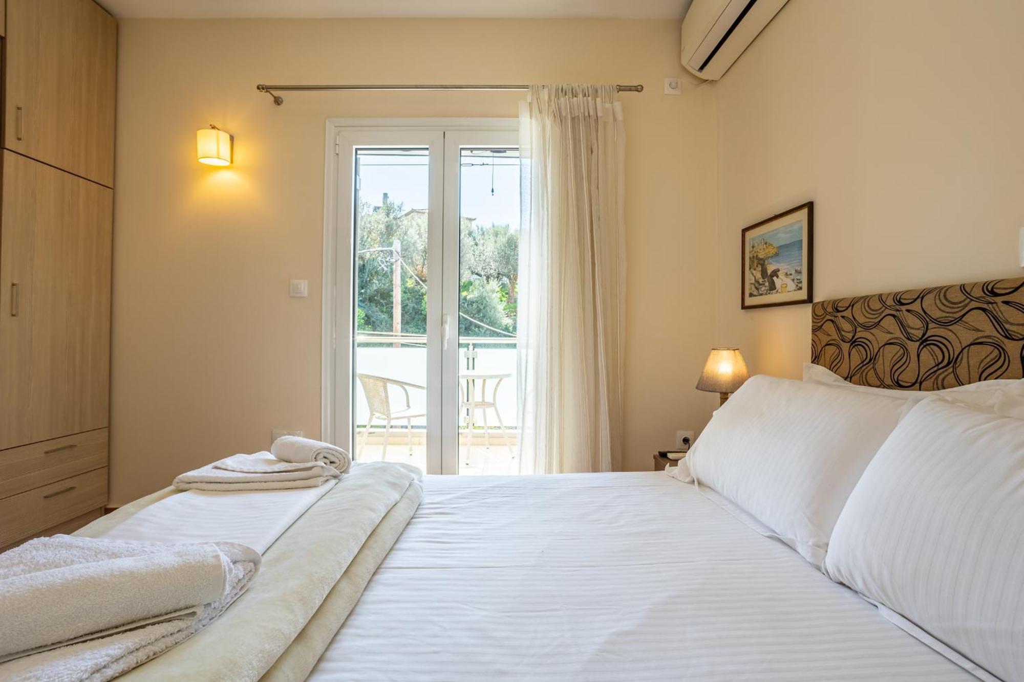 Avia Blue Maisonettes - Messinia Gulf Retreat Bagian luar foto